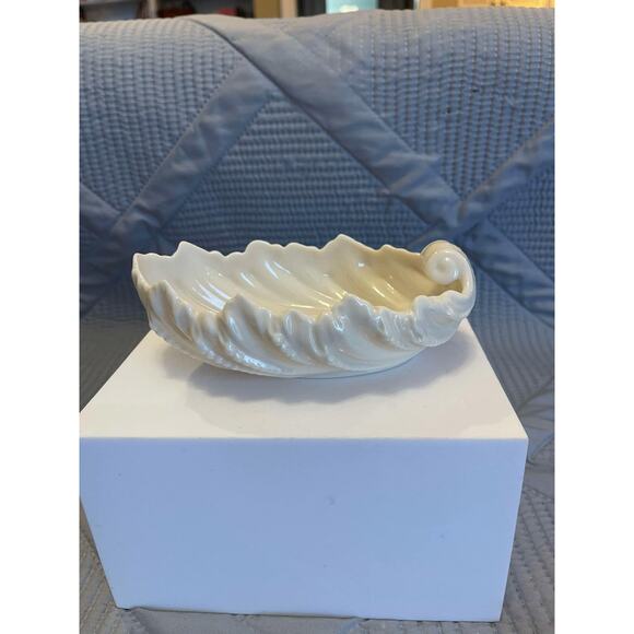 Vintage Lenox USA Classic Scalloped Acanthus Leaf Porcelian Leaf/Bowl Decor - Picture 2 of 11